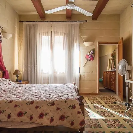 4 Bedroom Farmhouse With Private Pool Zebbug  Exterior photo