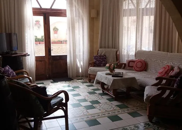 4 Bedroom Farmhouse With Private Pool