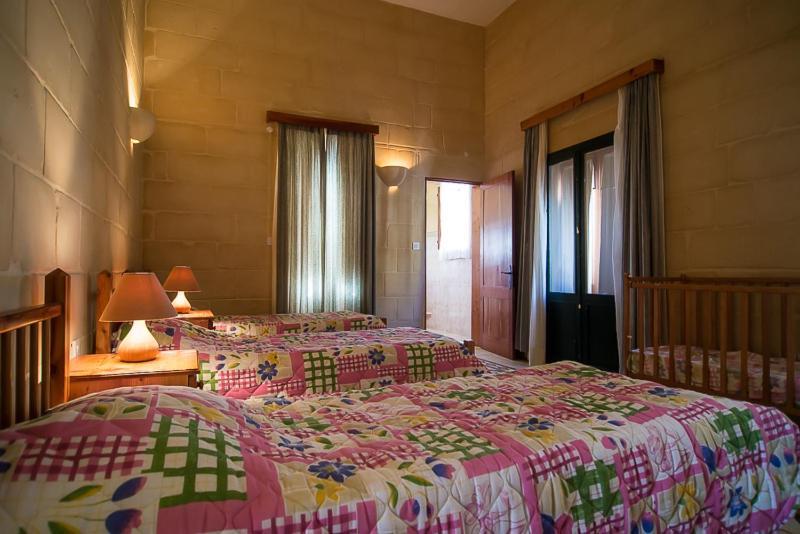 4 Bedroom With Private Pool Żebbuġ