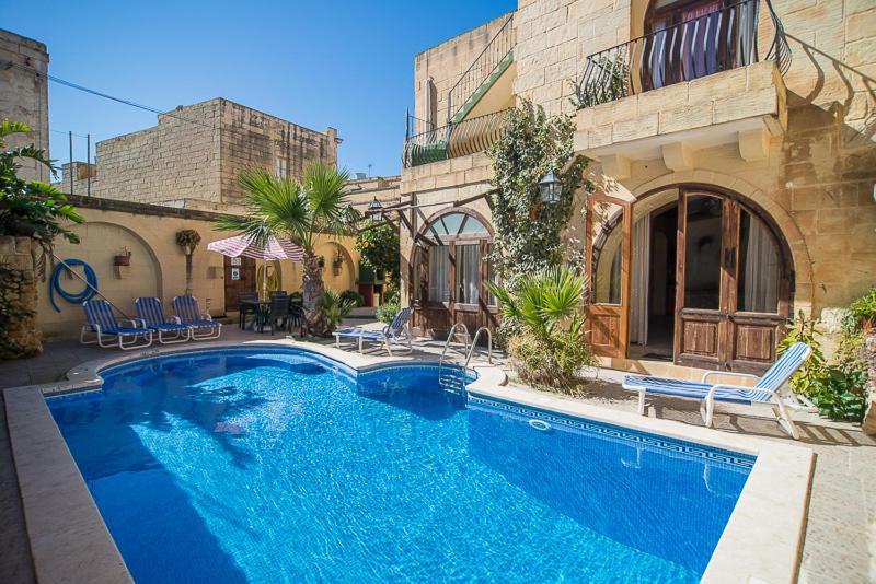 4 Bedroom With Private Pool * Żebbuġ