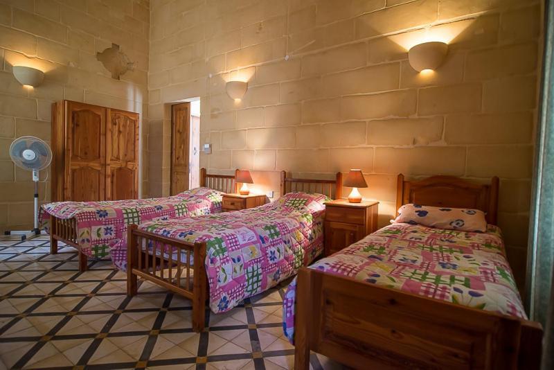 Nyaraló 4 Bedroom With Private Pool Żebbuġ