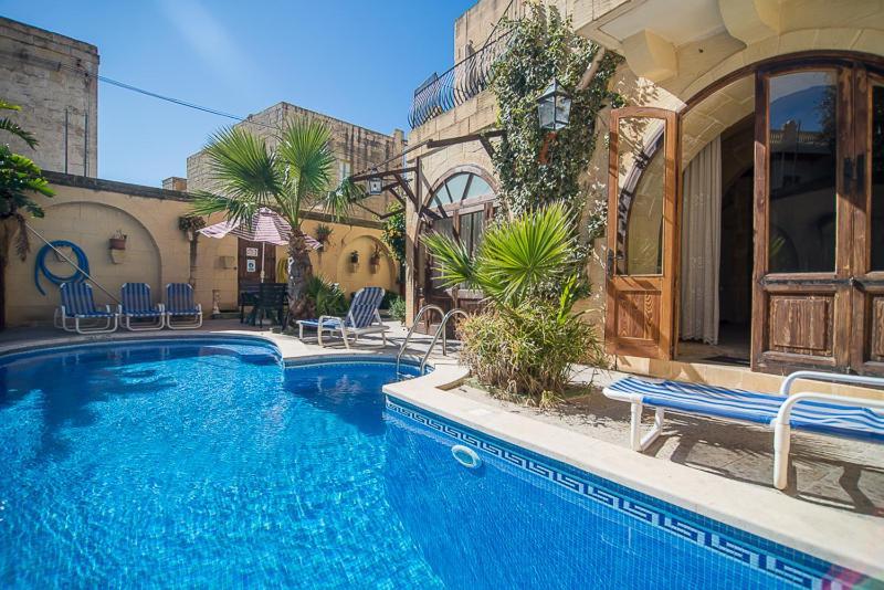 4 Bedroom With Private Pool *